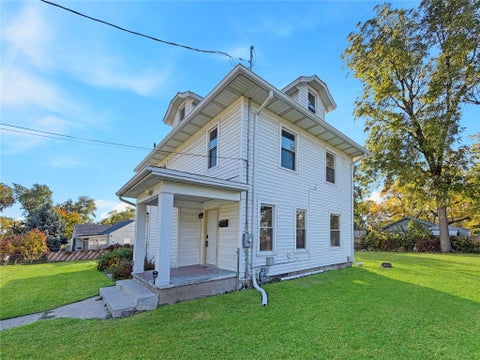 Homes For Sale - 2906 Cambridge Street<br/> Des Moines, IA 50313