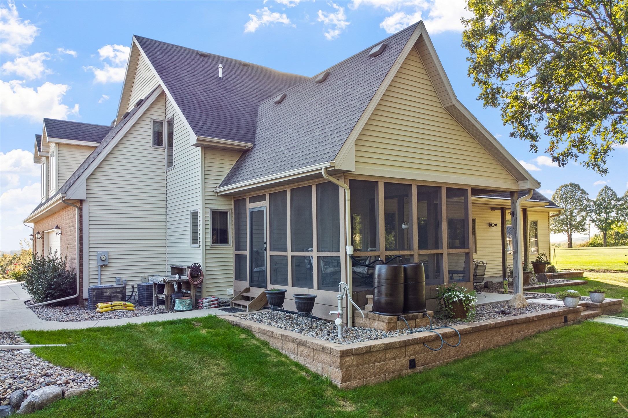 8868 SE Vandalia Drive, Runnells, Iowa image 4