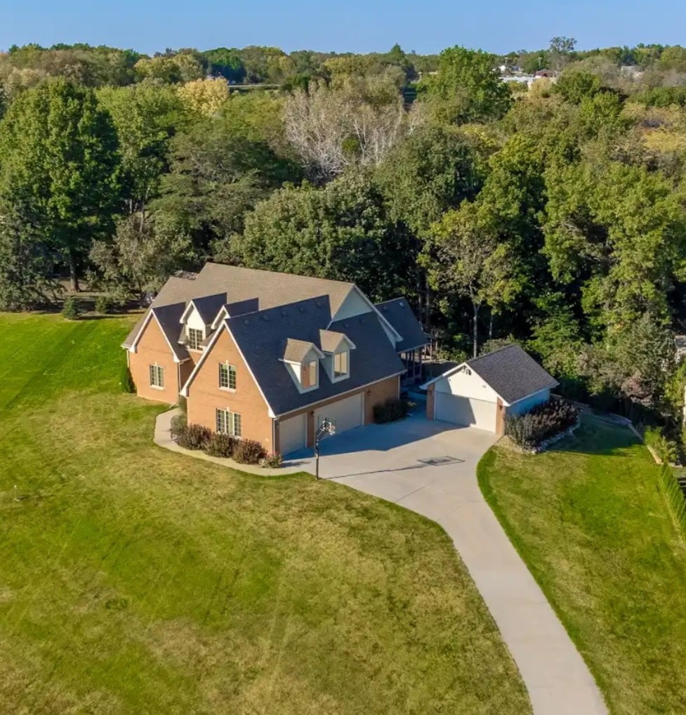 8868 SE Vandalia Drive, Runnells, Iowa image 1