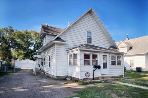 Single Family Residence in Des Moines IA 2335 Walnut Street.jpg