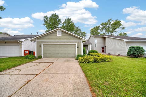 Homes For Sale - 4518 84th Street<br/> Urbandale, IA 50322