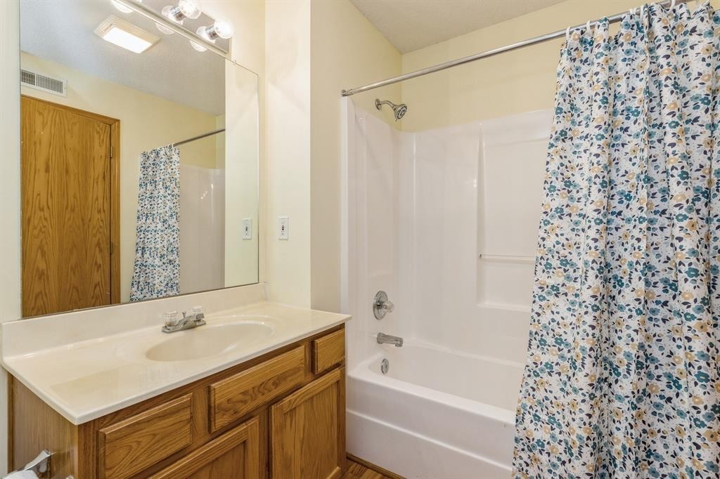 Clive, Iowa 50325, United States, 2 Bedrooms Bedrooms, ,2 BathroomsBathrooms,Residential,Active,230711