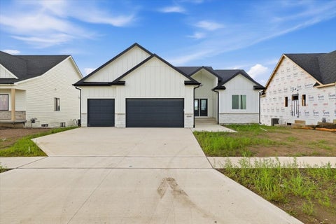 Homes For Sale - 4280 3rd Avenue<br/> Altoona, IA 50009
