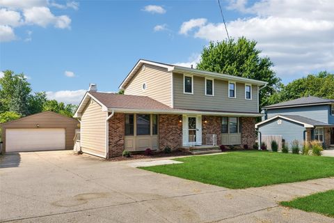Homes For Sale - 7300 Prairie Avenue<br/> Polk County, Urbandale, IA 50322