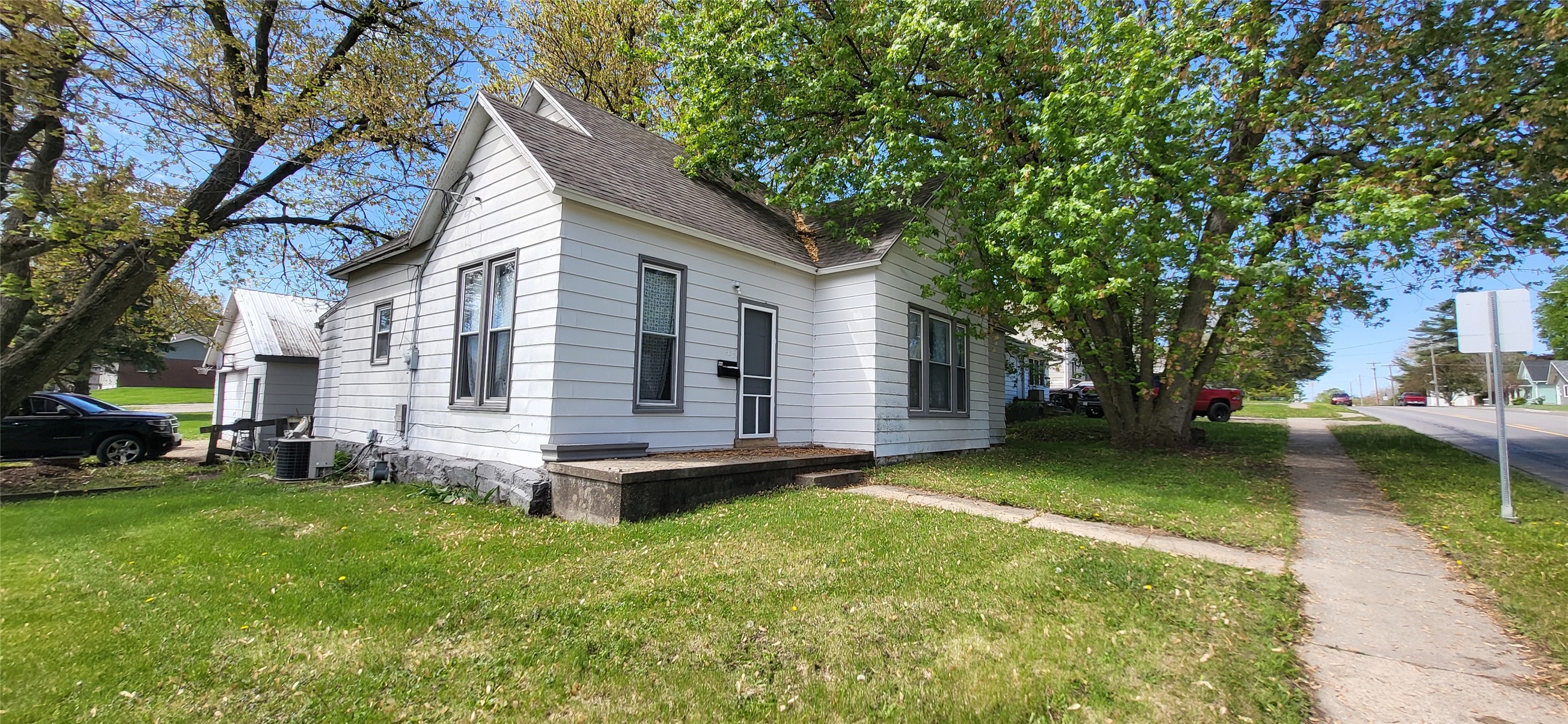 503 W 2nd Avenue, Indianola, Iowa image 1