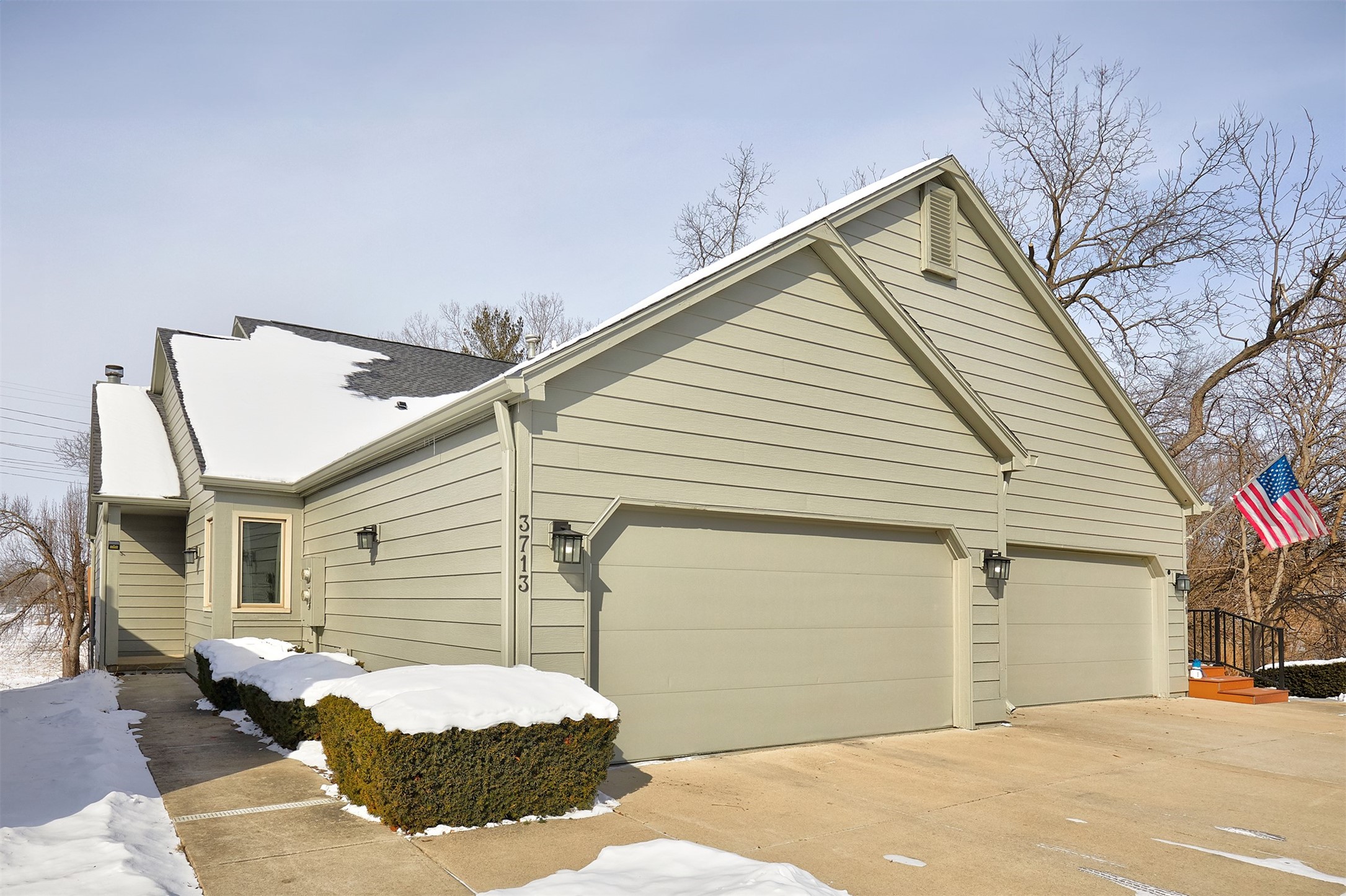 3713 Oak Creek Place, West Des Moines, Iowa image 1