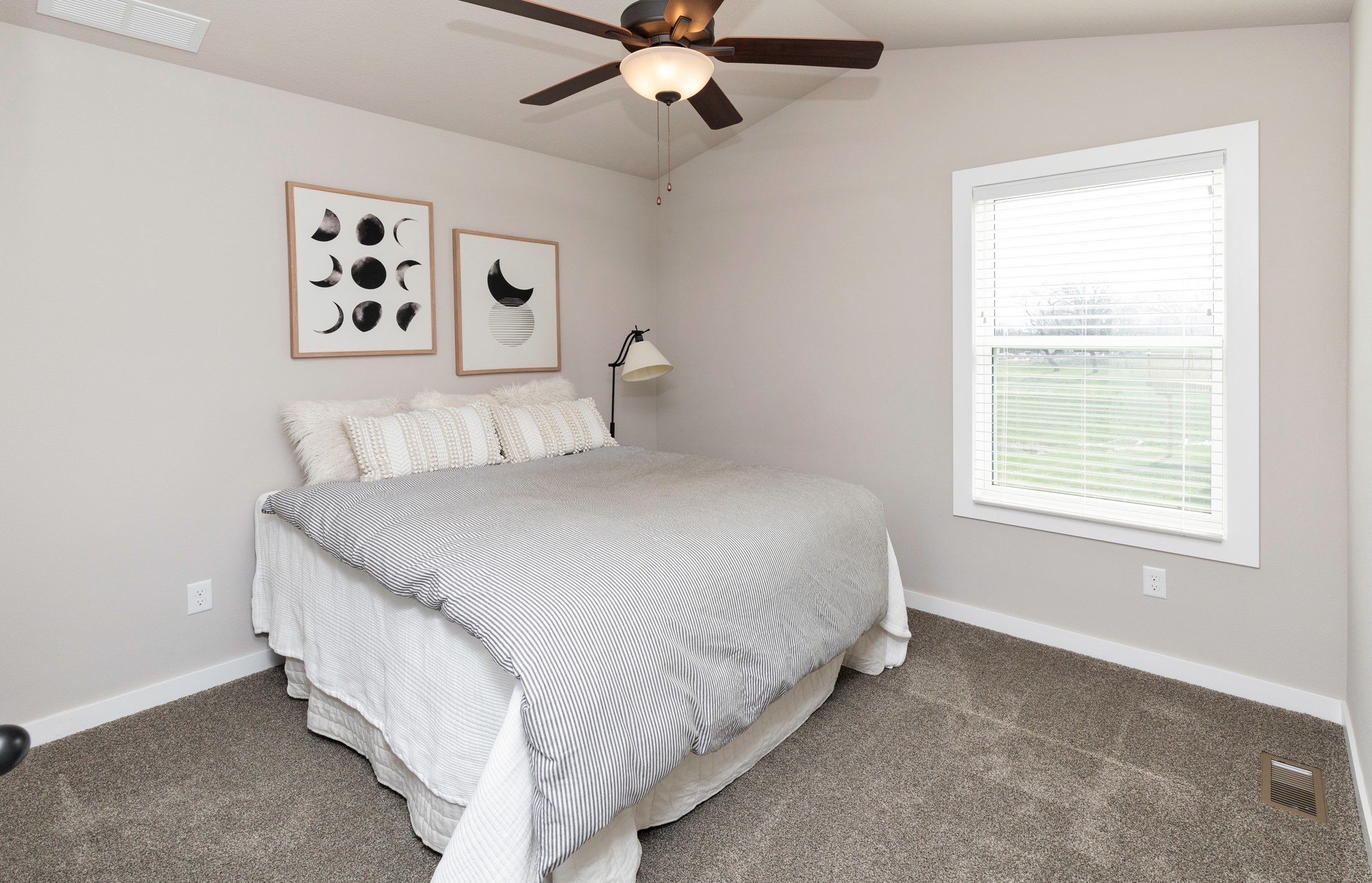 172 Crossroads Drive, Des Moines, Iowa image 3