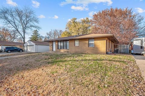 1829 Pearl Avenue West Des Moines IA 50265