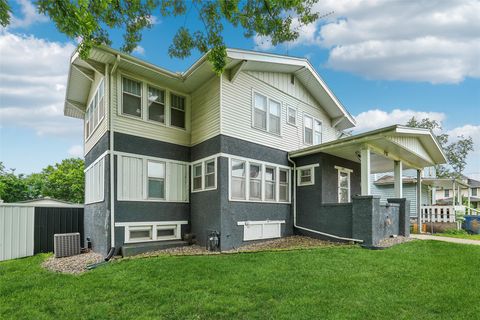 Homes For Sale - 1607 E Walnut Street<br/> Des Moines, IA 50316