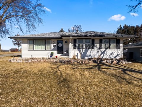 Homes For Sale - 715 Stuart Street<br/> Carlisle, IA 50047