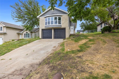 Homes For Sale - 2652 Boyd Street<br/> Des Moines, IA 50317