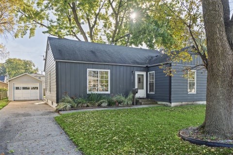 Homes For Sale - 2019 56th Street<br/> Des Moines, IA 50310