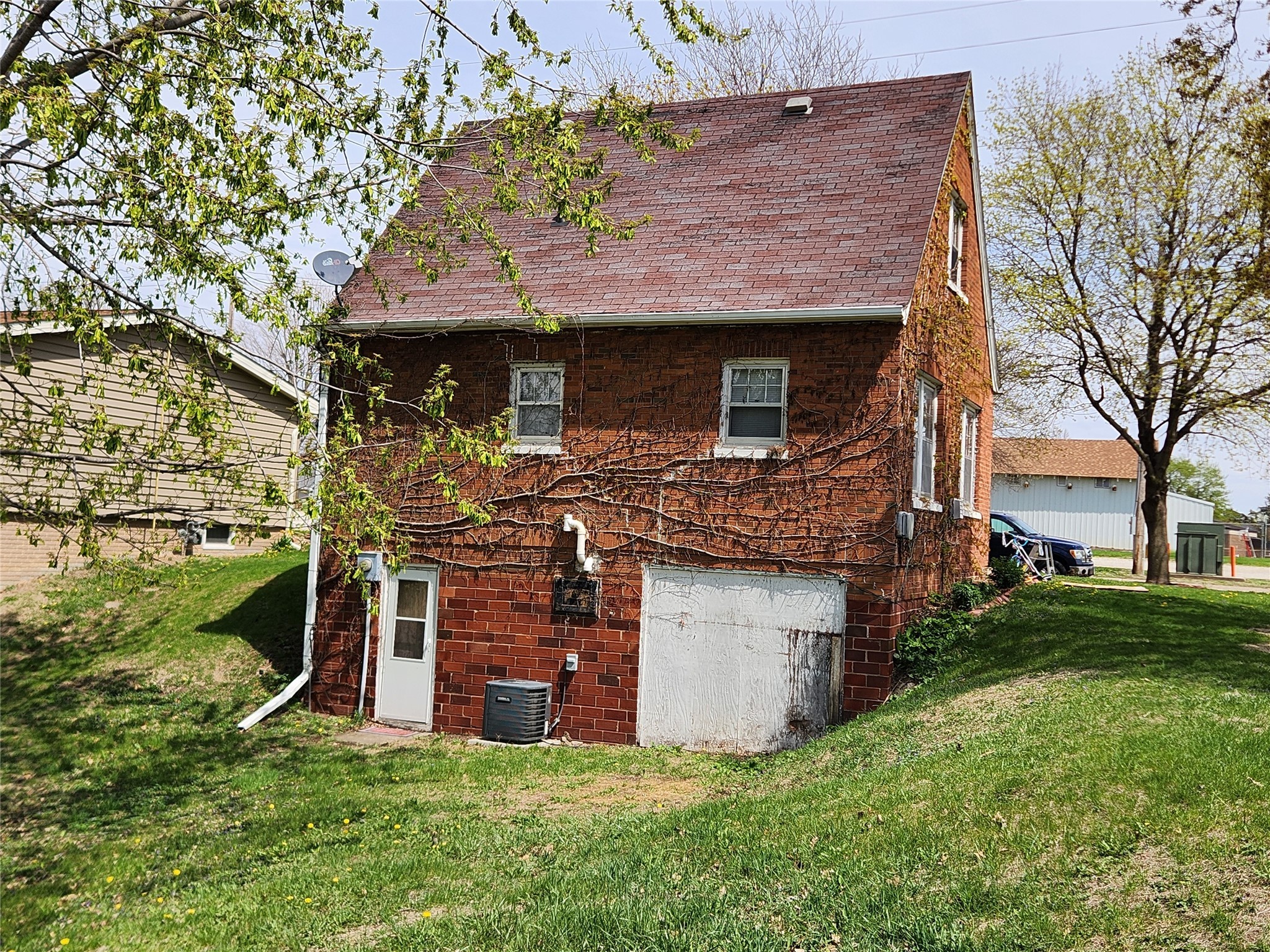 502 NE 2nd Street, Greenfield, Iowa image 3