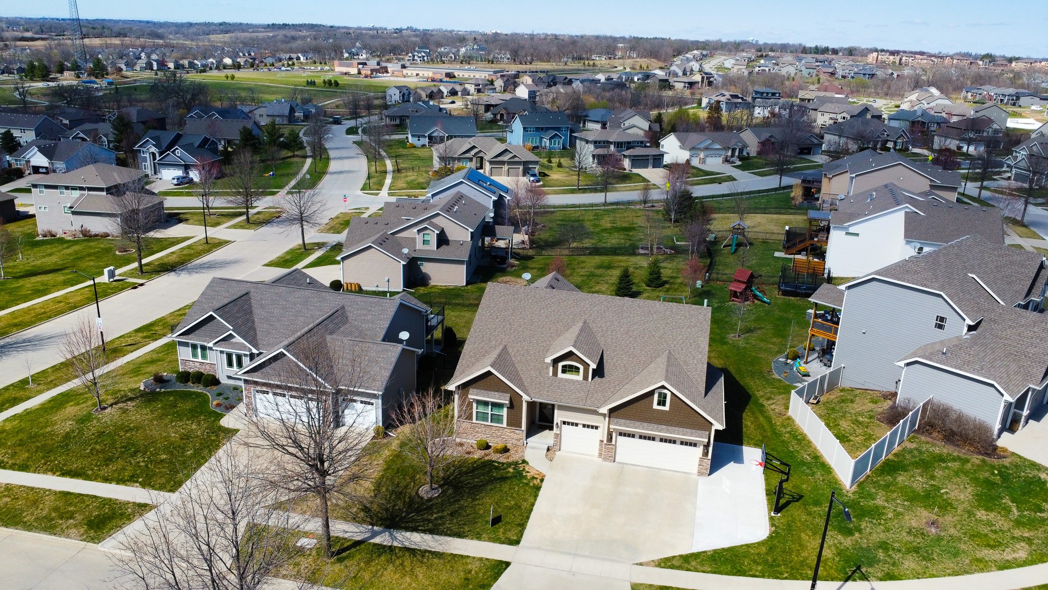 9285 Sugar Creek Circle, West Des Moines, Iowa image 1