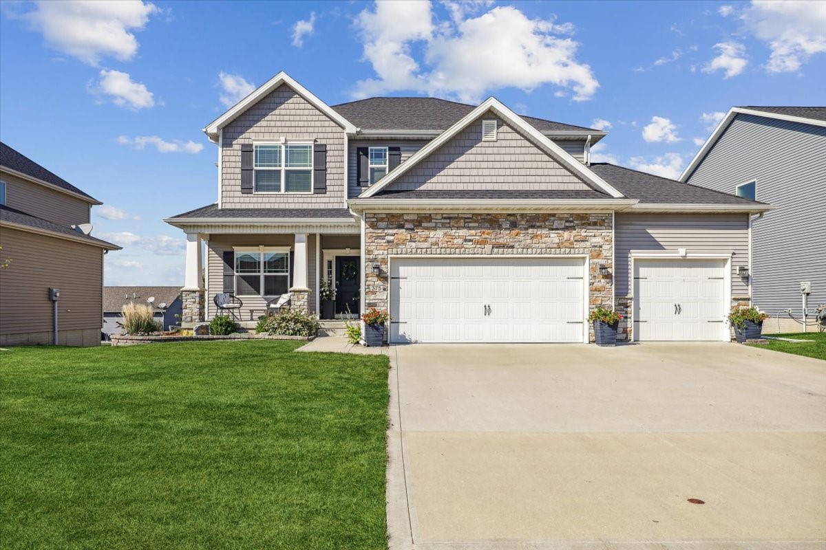 375 NE Prairie Wolf Drive, Waukee, Iowa image 1