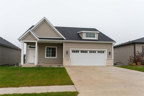 1144 Foxglove Road Pella IA 50219