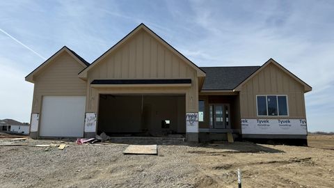 Homes For Sale - 3800 Fieldstone Drive<br/> Waukee, IA 50263