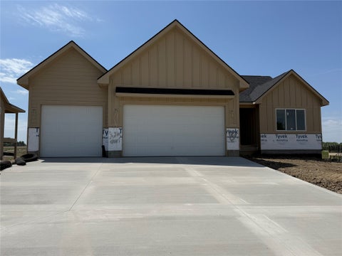 Homes For Sale - 3800 Fieldstone Drive<br/> Waukee, IA 50263