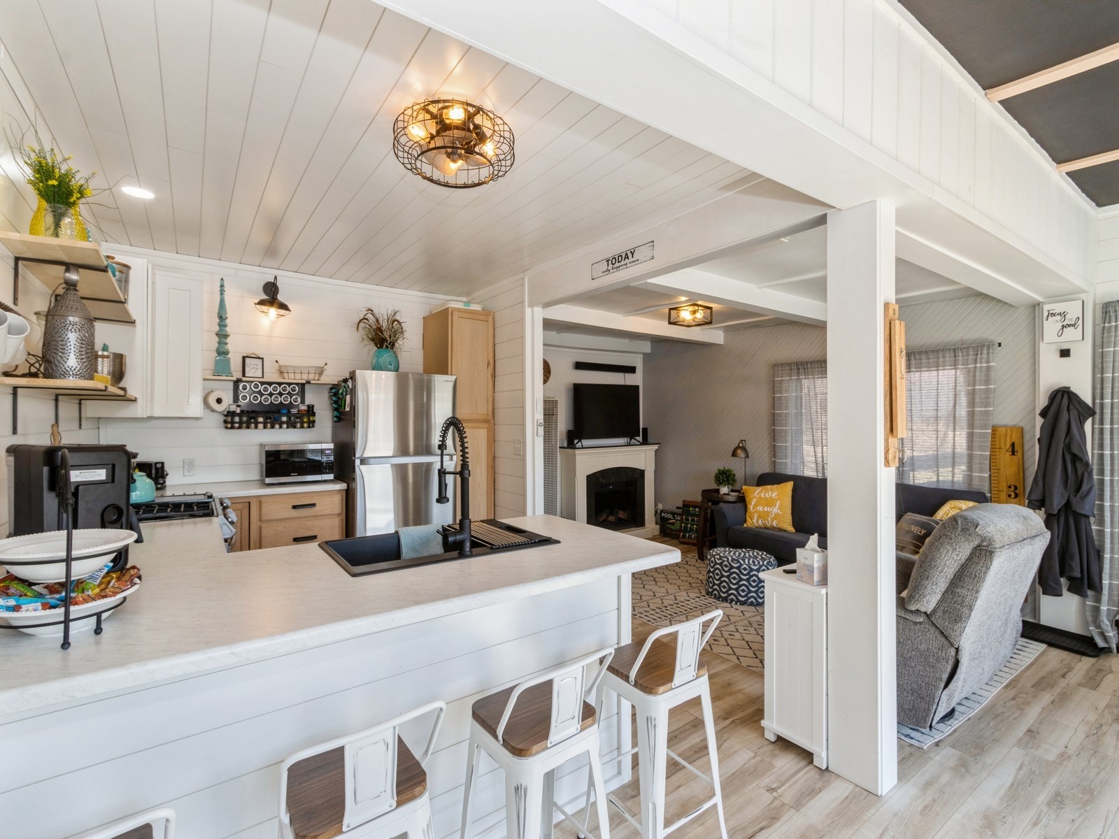 6213 NE Lakeshore Drive, Brooklyn, Iowa image 4