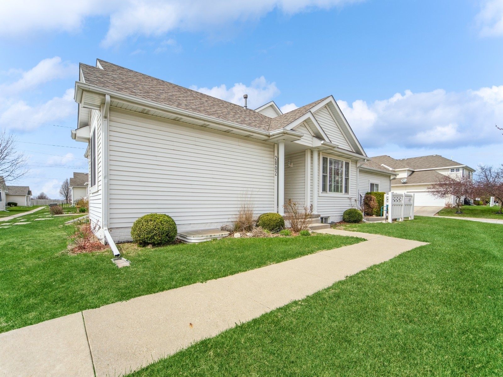 2802 Ithica Court, Altoona, Iowa image 2
