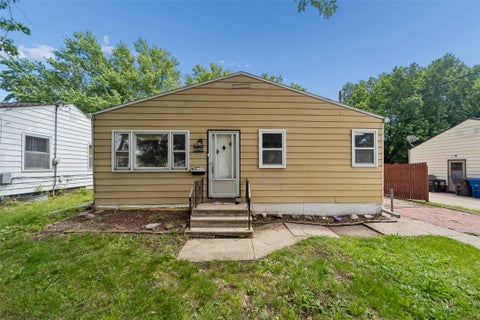 Homes For Sale - 2521 57th Street<br/> Des Moines, IA 50310
