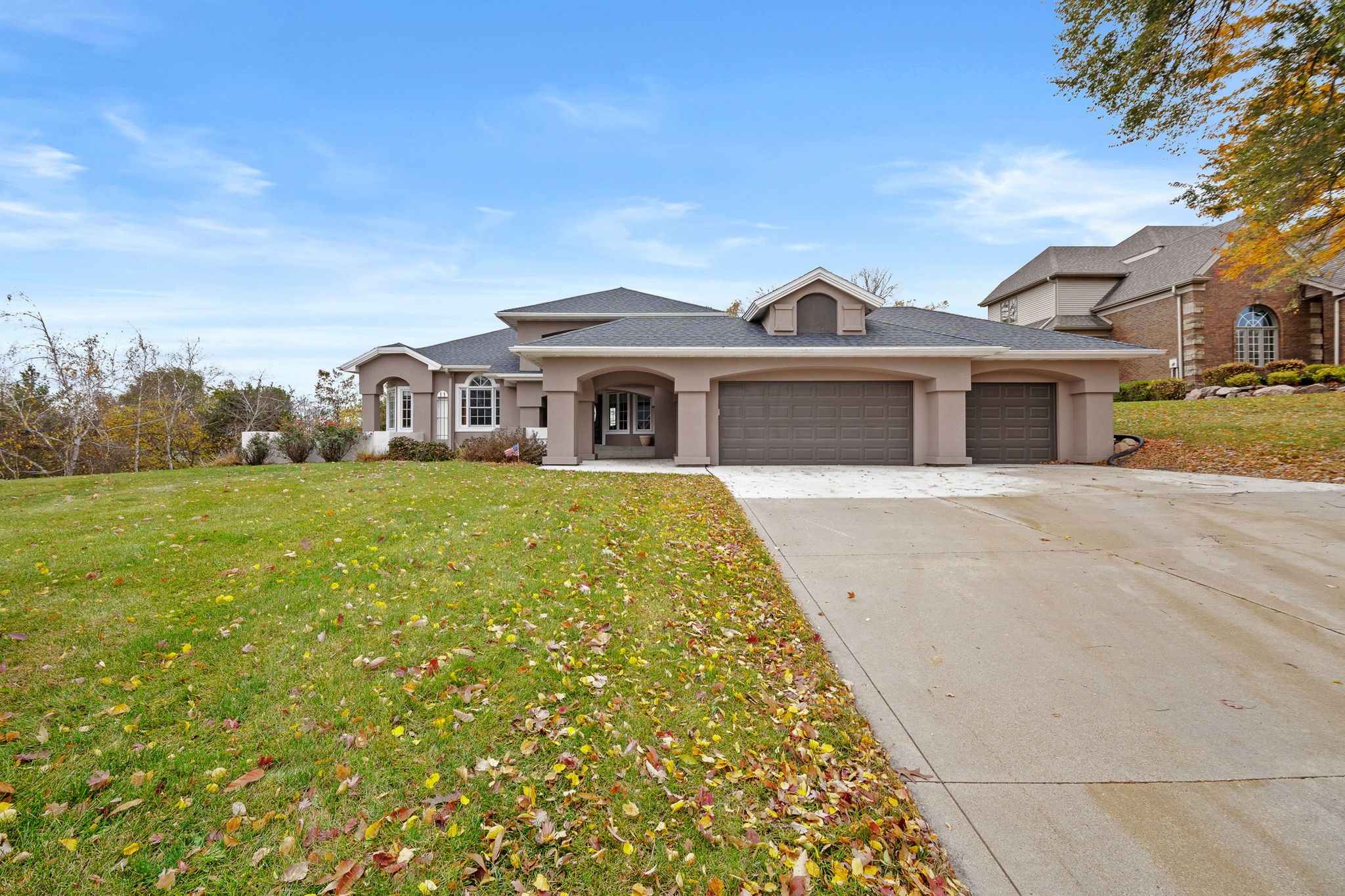 1885 Glen Oaks Drive, West Des Moines, Iowa image 2