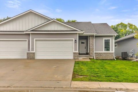 Condo For Sale - 4467 Lower Beaver Road<br/> Des Moines, IA 50130
