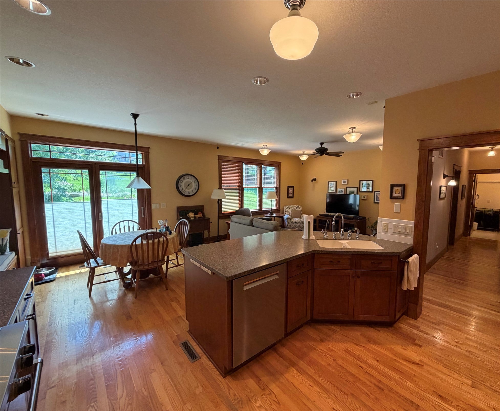 1207 Shadow Lane