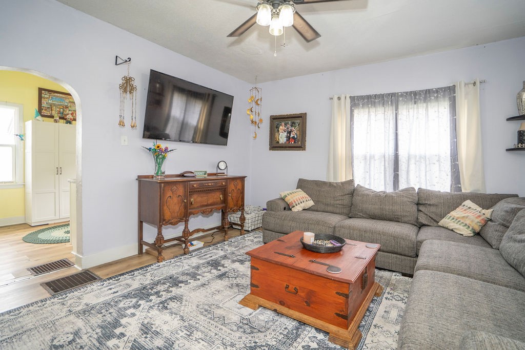 408 E 5th Street, Newton, Iowa image 4