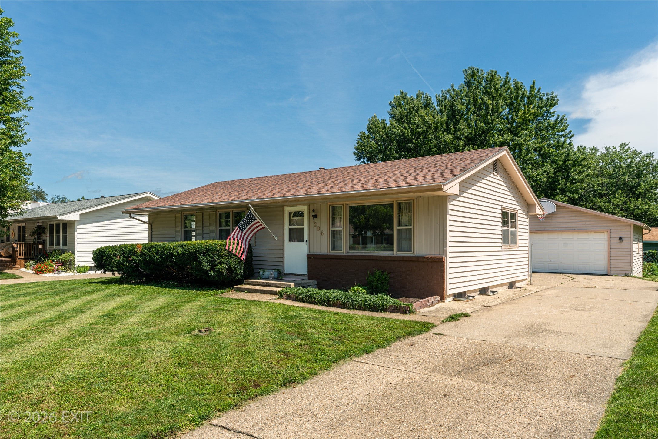 206 S Kenwood Boulevard - Photo 2