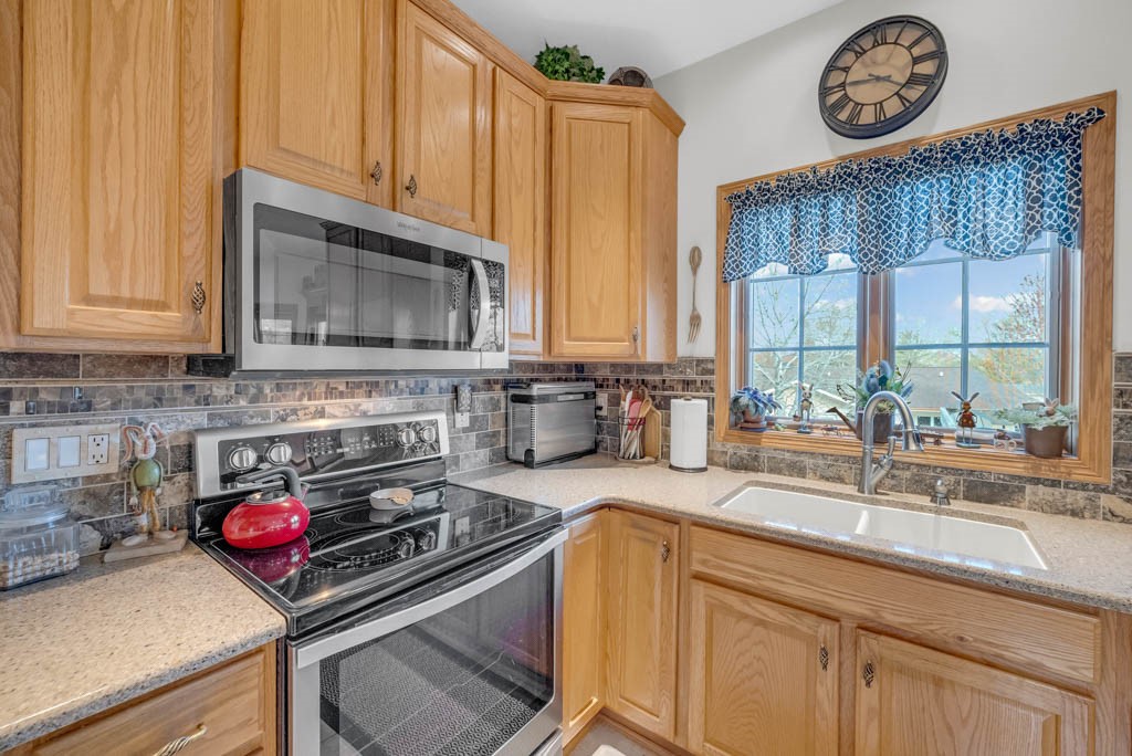 4911 Hemingway Drive, Ames, Iowa image 12
