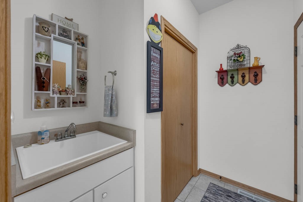 4911 Hemingway Drive, Ames, Iowa image 6