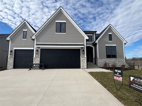 1207 S 92nd Street West Des Moines IA 50266