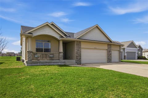 Homes For Sale - 1011 NW 37th Street<br/> Ankeny, IA 50023
