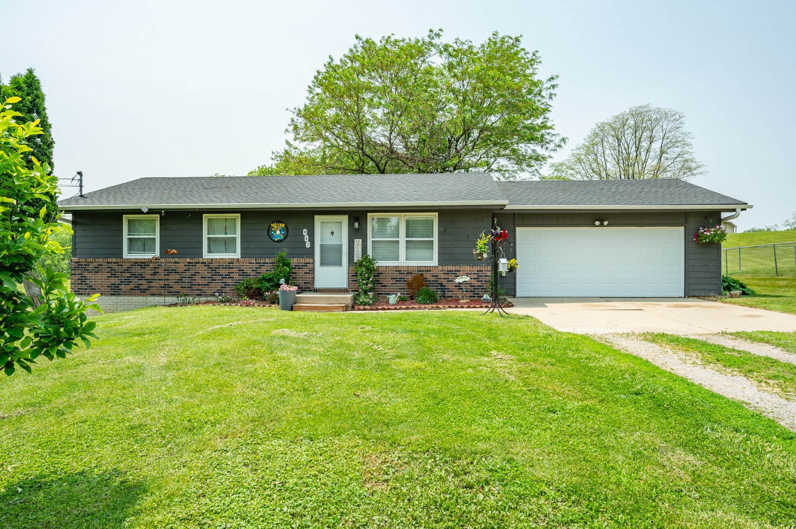 927 E 7th Street, Newton, Iowa image 1