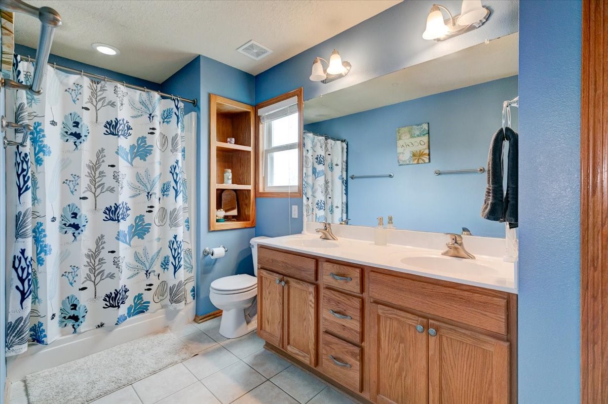 2812 E Kenyon Avenue, Des Moines, Iowa image 14