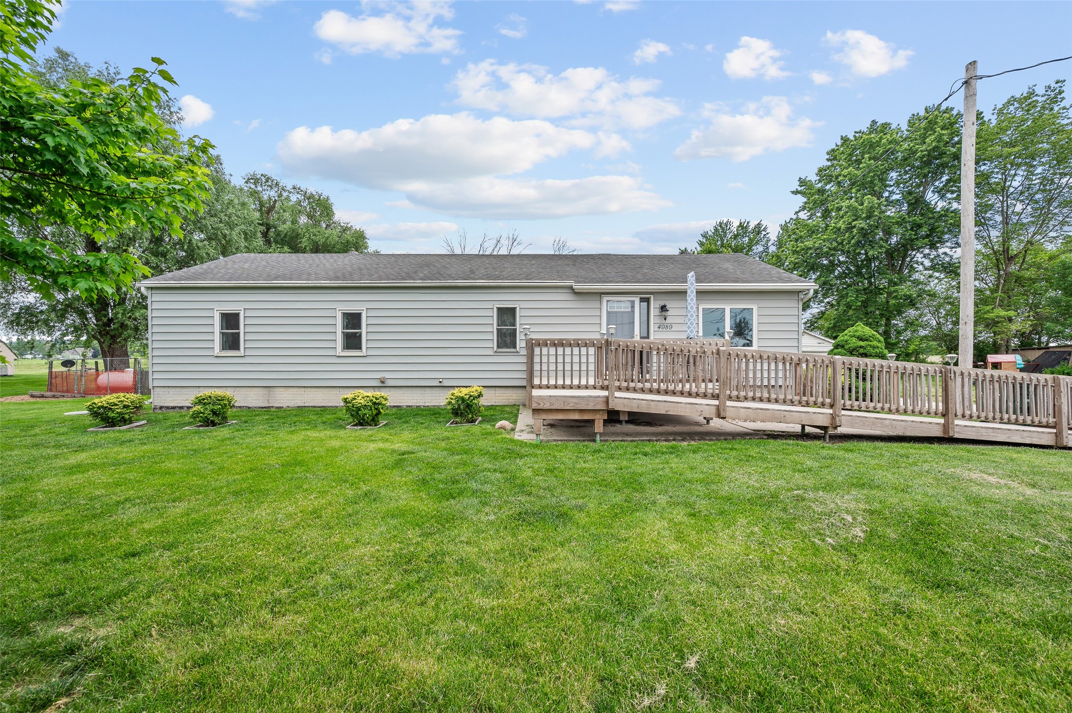 Photo 1 of 35 — 4989 SE 72nd Avenue, Carlisle, IA 50047
