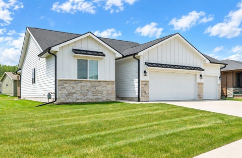 Homes For Sale - 9068 Hayden Drive<br/> West Des Moines, IA 50266