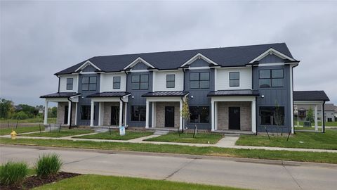 Condo For Sale - 1996 S Warrior Lane<br/> Waukee, IA 50263