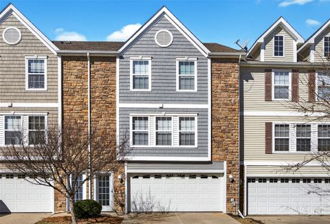 Condo For Sale - 386 NE Satinwood<br/> Waukee, IA 50263