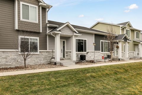 Condo For Sale - 453 Spring Crest Lane<br/> Waukee, IA 50263