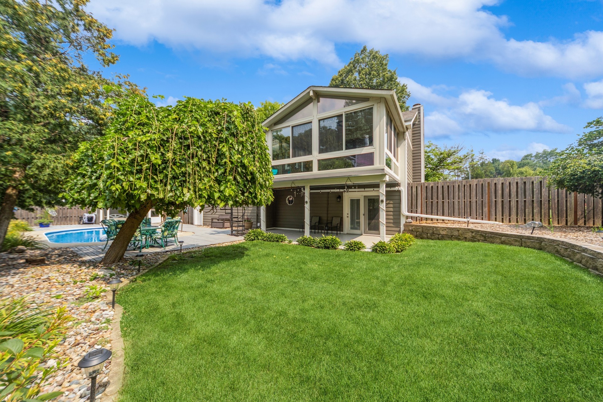 West Des Moines, Iowa 50265, United States, 3 Bedrooms Bedrooms, ,2 BathroomsBathrooms,Residential,Pending,183121