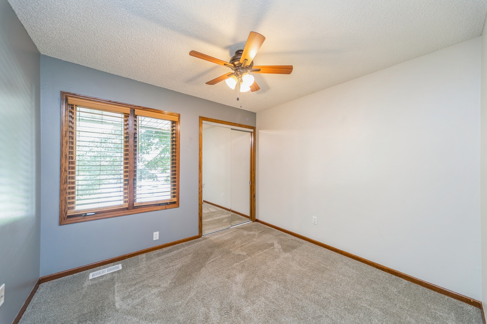 West Des Moines, Iowa 50265, United States, 3 Bedrooms Bedrooms, ,2 BathroomsBathrooms,Residential,Pending,183121