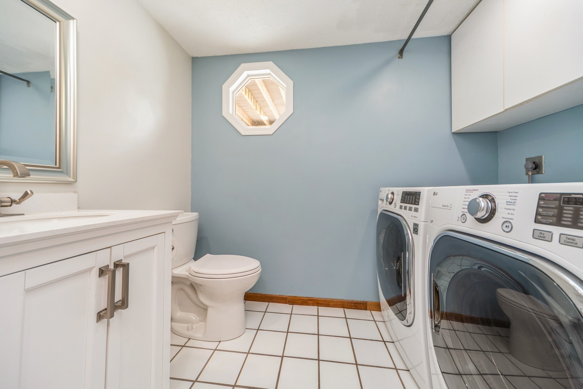 West Des Moines, Iowa 50265, United States, 3 Bedrooms Bedrooms, ,2 BathroomsBathrooms,Residential,Pending,183121