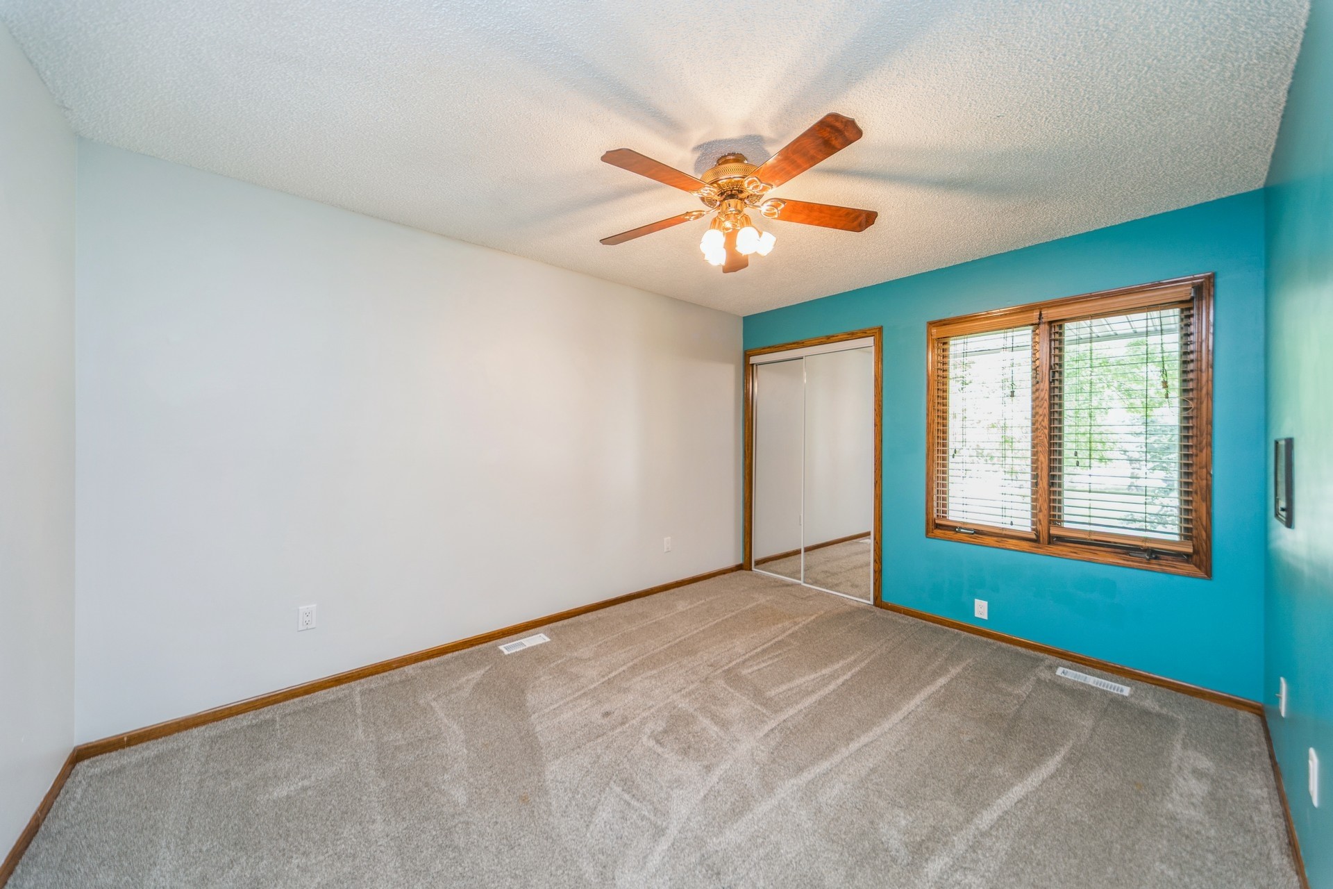 West Des Moines, Iowa 50265, United States, 3 Bedrooms Bedrooms, ,2 BathroomsBathrooms,Residential,Pending,183121