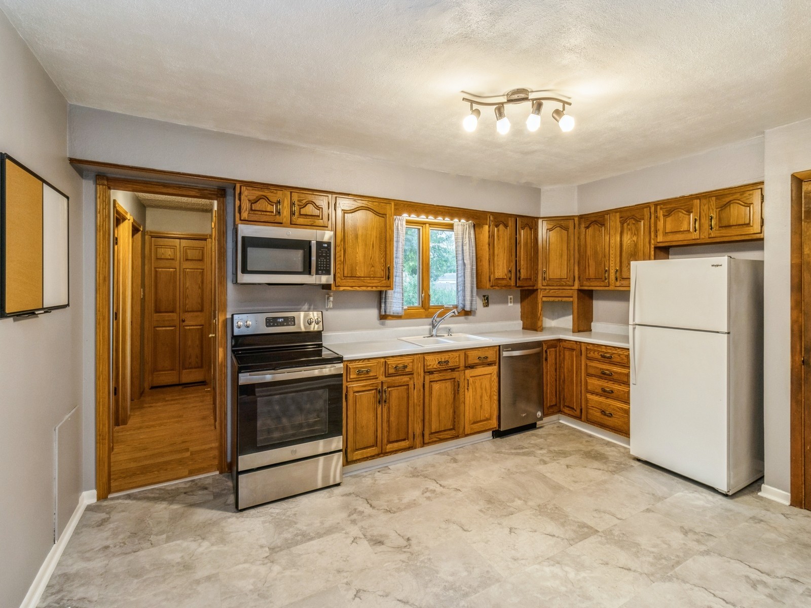 602 E 22nd Street, Newton, Iowa image 15