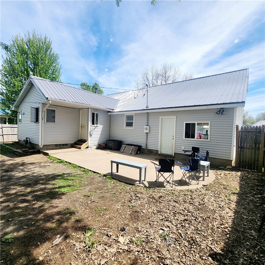 102 Levering Street, Traer, Iowa image 1