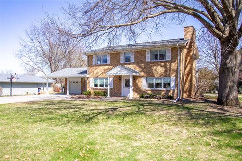 214 E 8th Street Pella IA 50219
