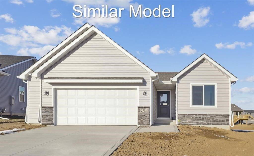 Photo 1 of 14 — 928 Lavender Lane, Pella, IA 50219