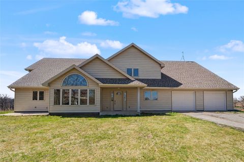 Homes For Sale - 4224 20th Street<br/> Grinnell, IA 50112
